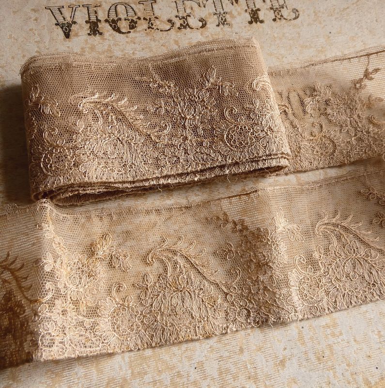 フランス アンティーク 綺麗な花の刺繍 ヴィンテージ チュールレース装飾ハンドメイド 材料 リメイク素材ドール衣装ドレス手作りボネ手仕事