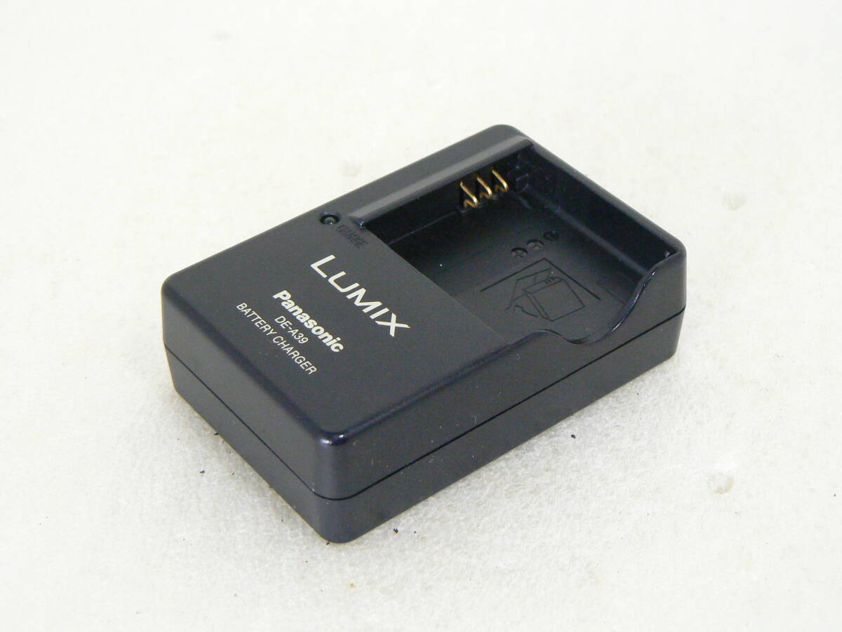 Panasonic ルミックス 充電器 DE-A39A 通電のみ確認 ジャンク扱い E396