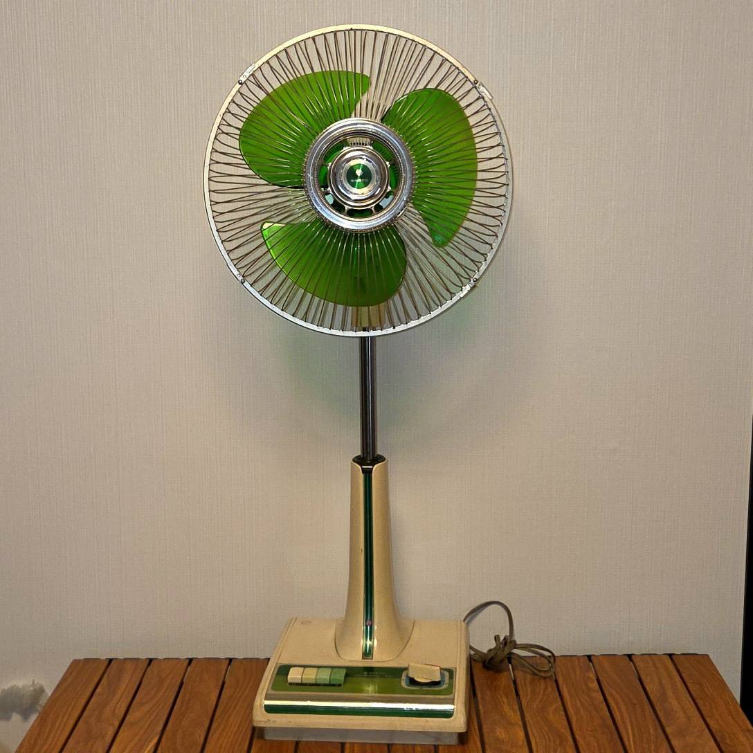 現状品　動作確認済み　昭和レトロ　SANYO サンヨー 扇風機 30cm グリーン 3枚羽根 アンティーク インテリア　汚れ、傷などあり　　B22９