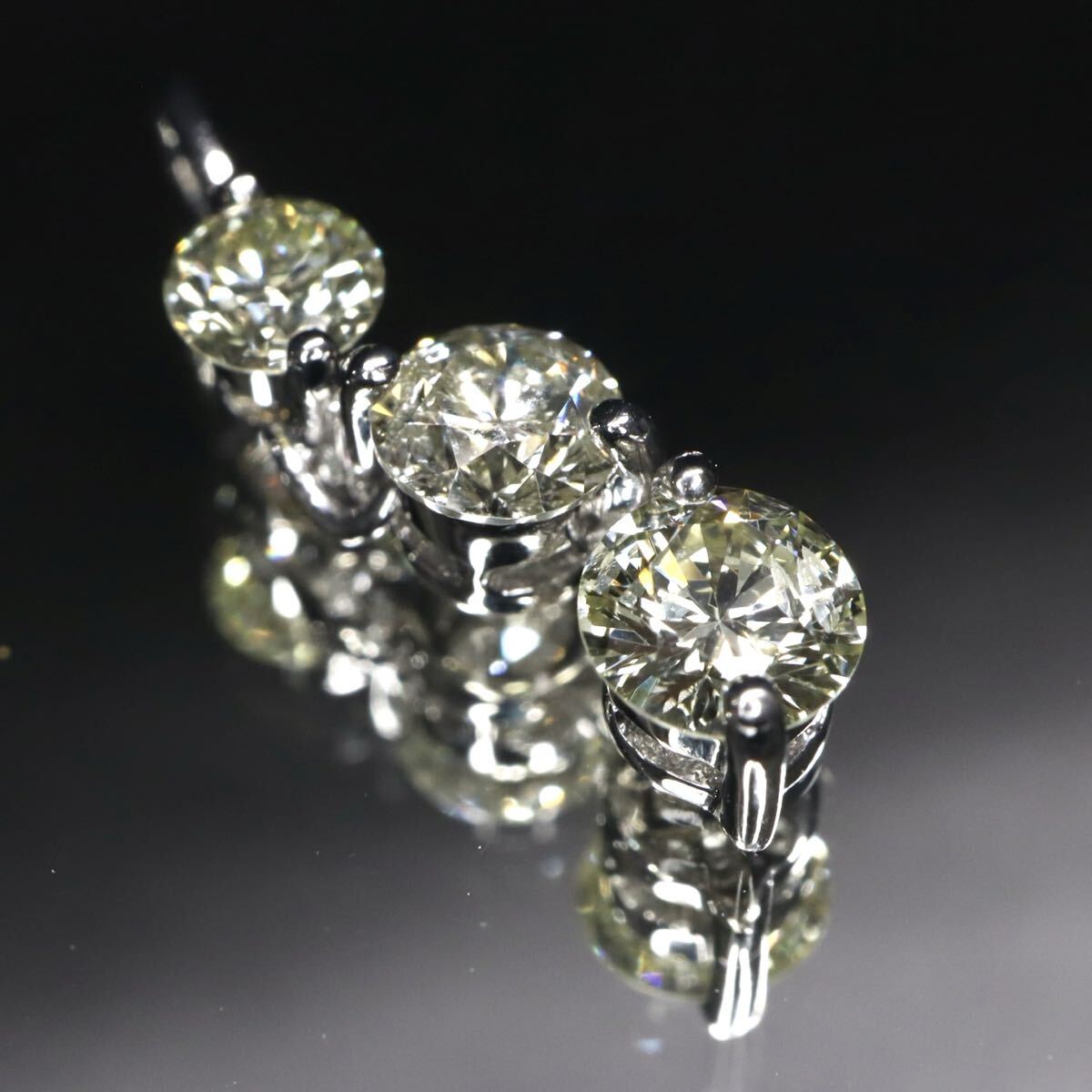 K18WG!!0.50ct!!◆天然ダイヤモンドペンダントトップ◆A 約0.6g diamond necklace ネックレス チャーム ジュエリー 3連 イエロー EA1/ W570