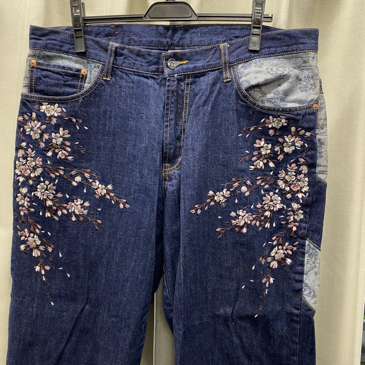 花旅楽団　ハナタビガクダン　 デニムパンツ ジーパン 和柄 刺繍　桜　濃紺　インディゴ　切り替え　バイカー　38サイズ　F22