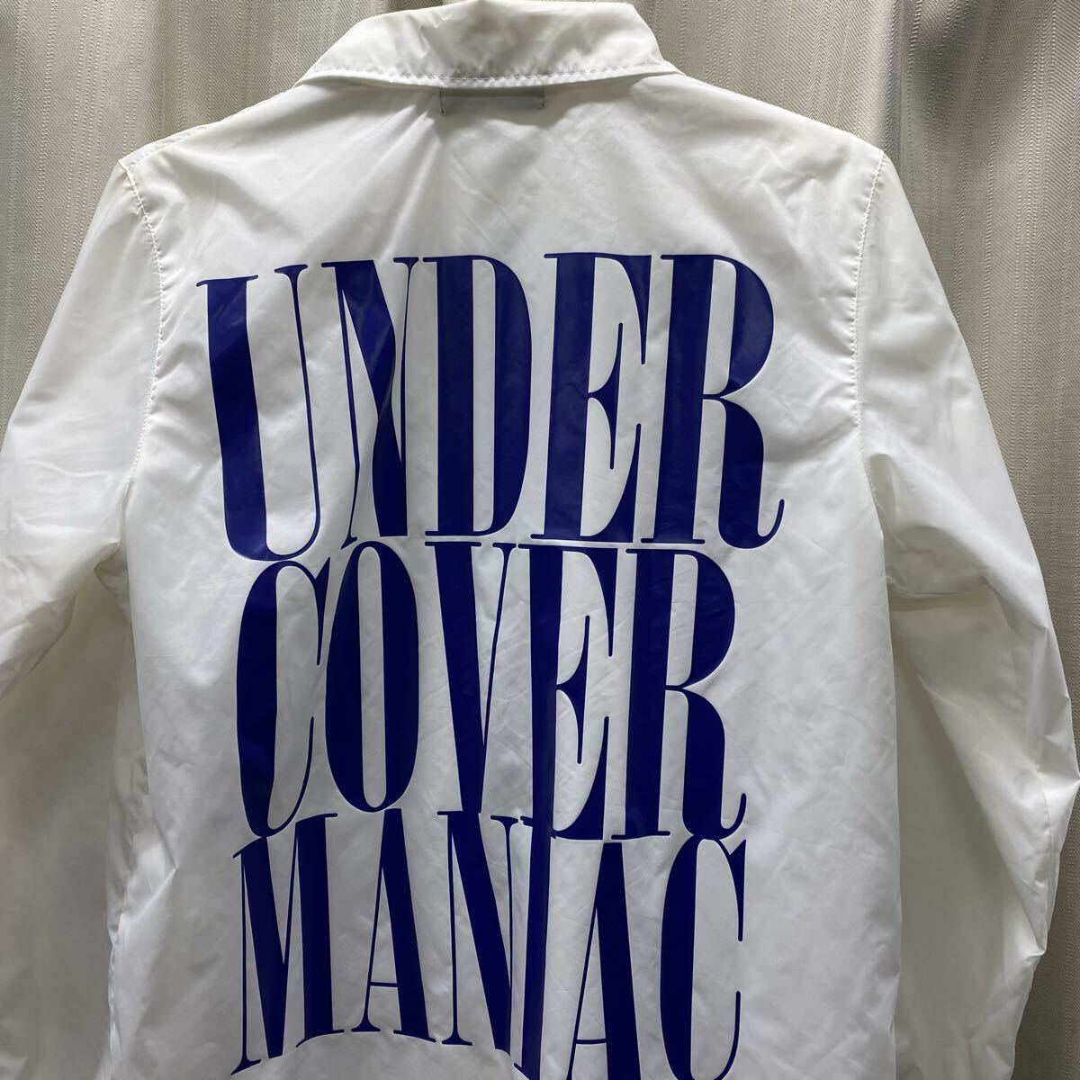 UNDERCOVER アンダーカバー　 マニアック　ナイロンジャケット コーチジャケット　ロゴ　プリント　ホワイト　Sサイズ　F37