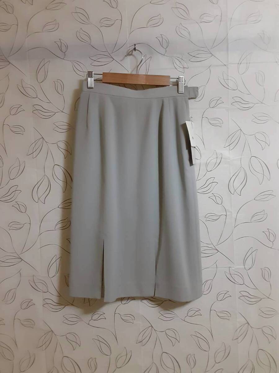 新品 スカート サイズ９ 61