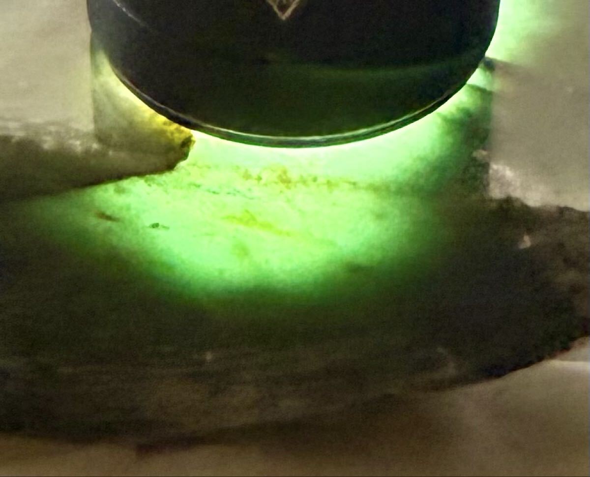 ミャンマー産超巨石天然本翡翠2.40kg2面カット内1面のみ荒磨き済み［JADEITE］レアタイプ^ ^