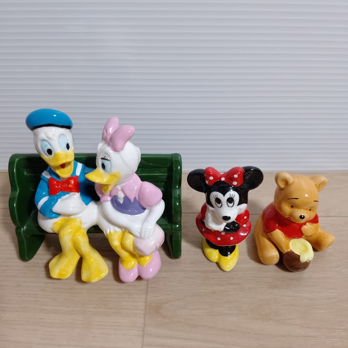 544 東京ディズニーランド　ドナルドダック＆デイジー／くまのプーさん　ミニーマウス　陶器 フィギュア　 3点セットレトロ