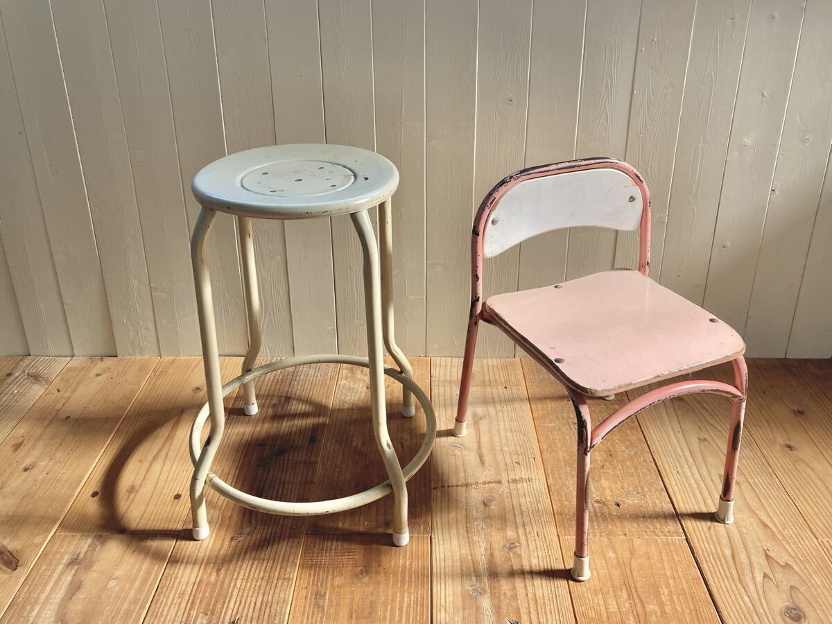 レトロアンティーク　スチール製のイス 2脚セット　スツール&幼稚園イス