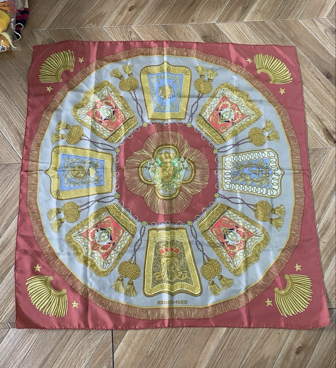 美品 エルメス HERMES カレ 90 スカーフ Poste et Cavalerie サーベル飾袋 レディース ot022506