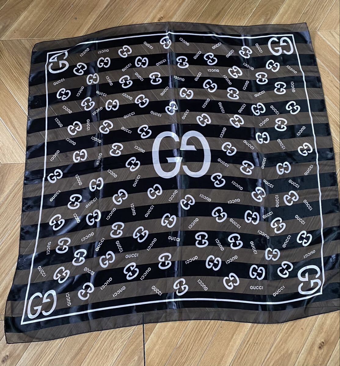 GUCCI グッチ GG ロゴ スカーフ レディース 黒 ブラック ショール hm021004