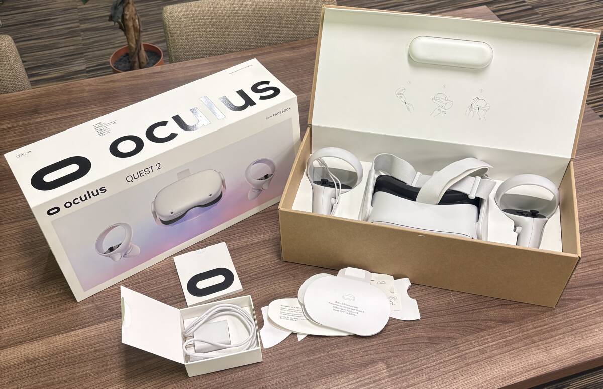 oculus QUEST2 KW49CM オキュラス VRヘッドセット VRゴーグル ホワイト 通電確認済み VR ゲーム 箱/電源コード付き 現状品 中古 F4954