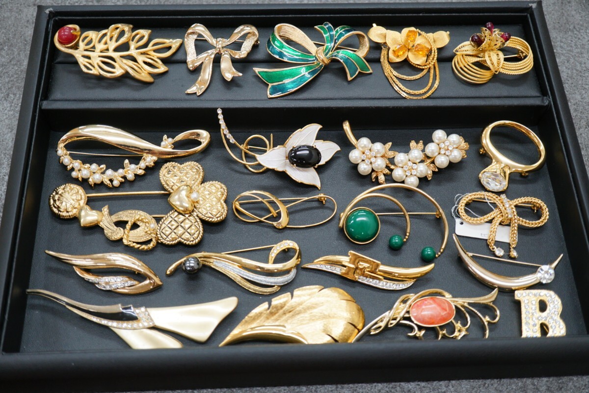 C648 海外製含む ゴールドカラー ヴィンテージ ブローチ アクセサリー 大量 セット まとめて おまとめ まとめ売り 装飾品