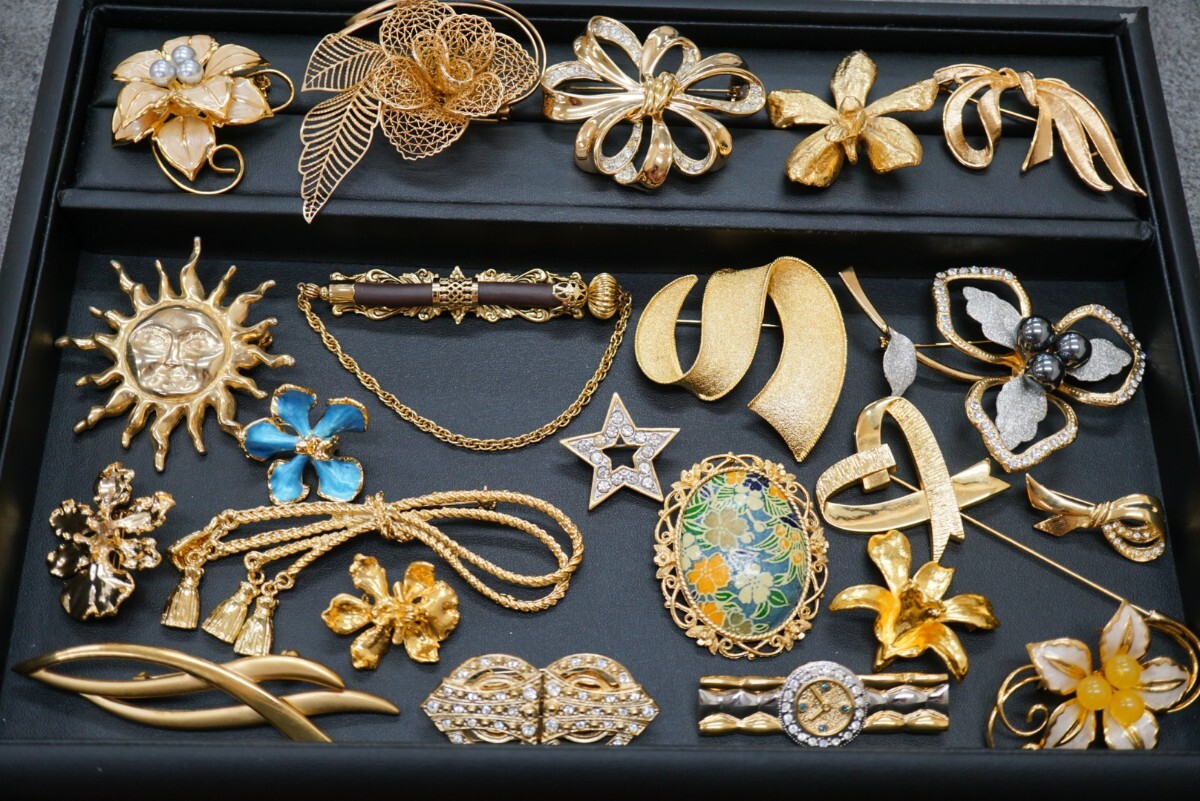 C647 海外製含む ゴールドカラー ヴィンテージ ブローチ アクセサリー 大量 セット まとめて おまとめ まとめ売り 装飾品