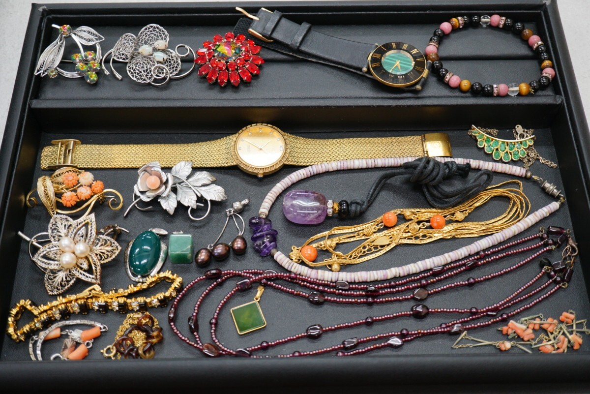 C644 ジャンク含む 本珊瑚 天然石など ネックレス ペンダント 腕時計他 ヴィンテージ アクセサリー 大量 まとめて おまとめ まとめ売り