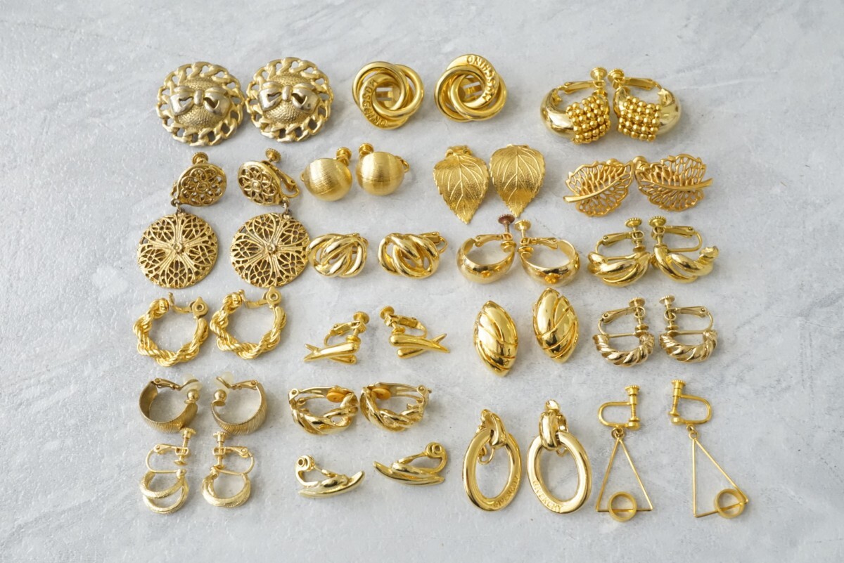 C635 ゴールドカラー 海外製など イヤリング 両耳揃い 20点セット ヴィンテージ アクセサリー 大量 まとめて おまとめ まとめ売り 装飾品