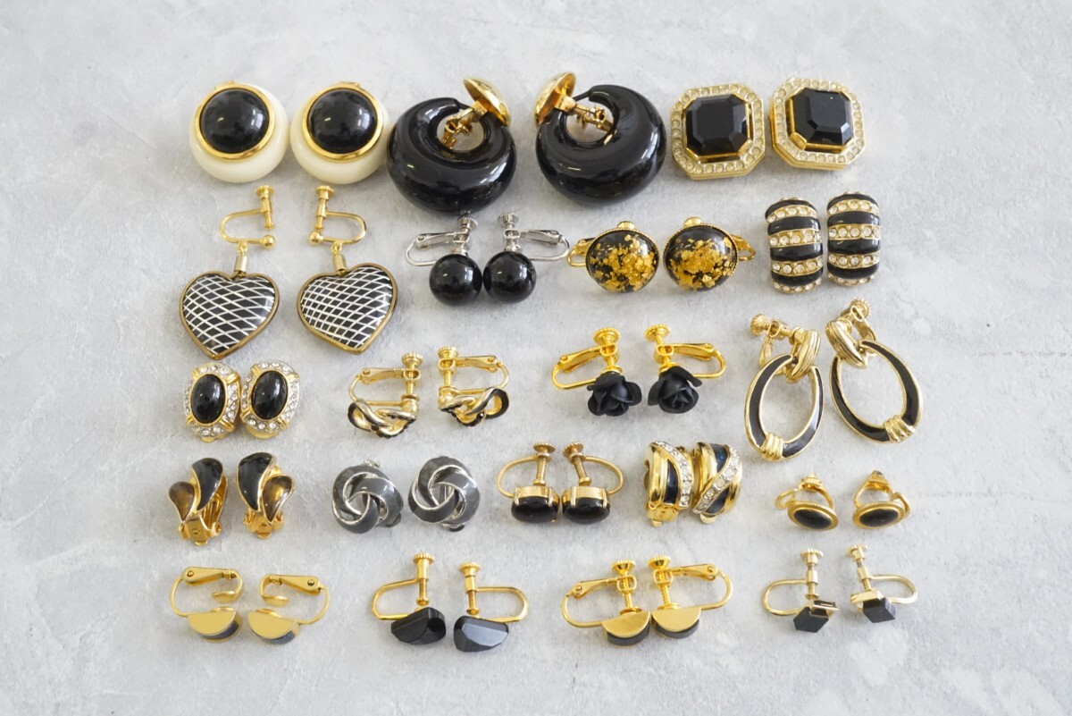 C626 黒/ブラック色系 海外製など ヴィンテージ イヤリング 20点セット アクセサリー 両耳揃い 大量 まとめて おまとめ まとめ売り