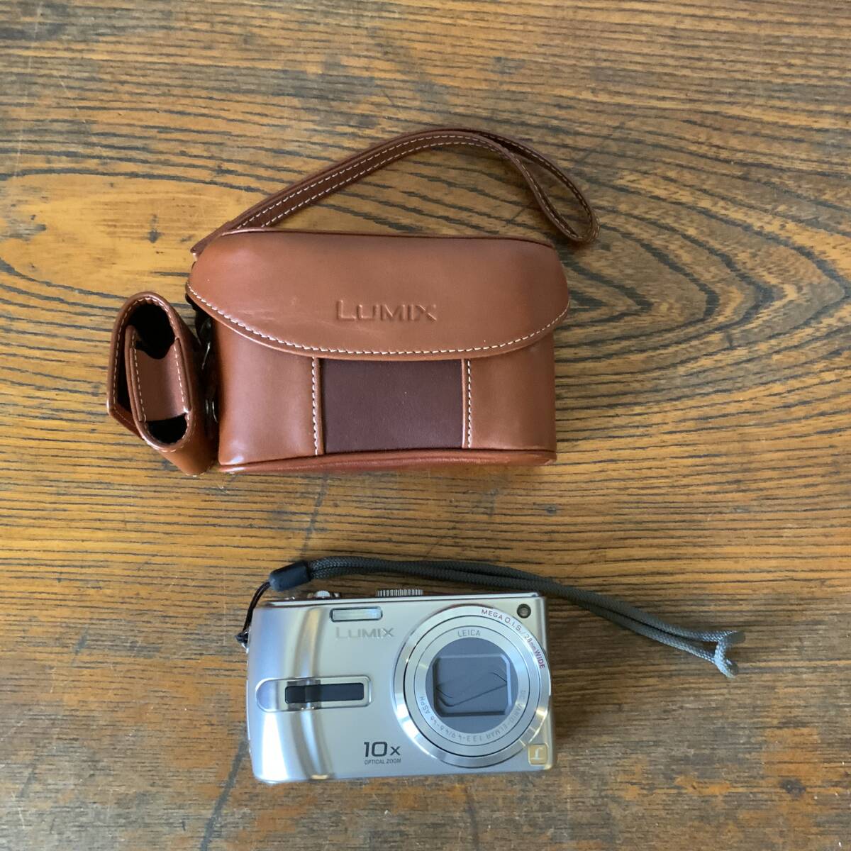 カメラ　Panasonic DMC-TZ3　ケース付き　ジャンク品【4-31】