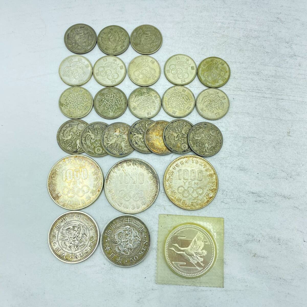 『L1』銀貨 総額面￥9.300- ご成婚記念￥5000ｘ1/東京オリンピック￥1000ｘ3/稲穂ｘ5/オリンピックｘ5/鳳凰ｘ3/鳳凰50銭ｘ7/竜50銭ｘ2 現状