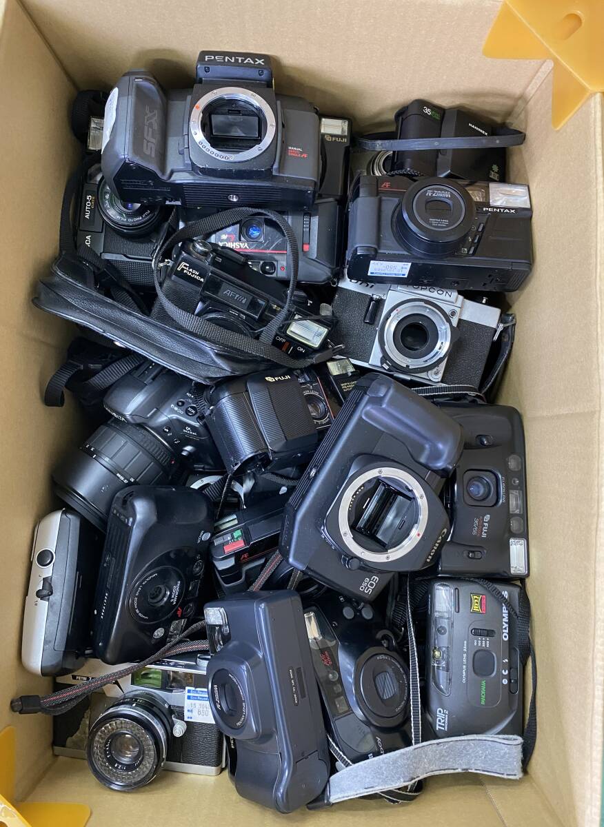 カメラ/一眼レフ/デジカメなど 約24㎏ 大量 まとめ 未チェック ジャンク 現状品 Canon/Nikon/SONY【y15-128/0/0】