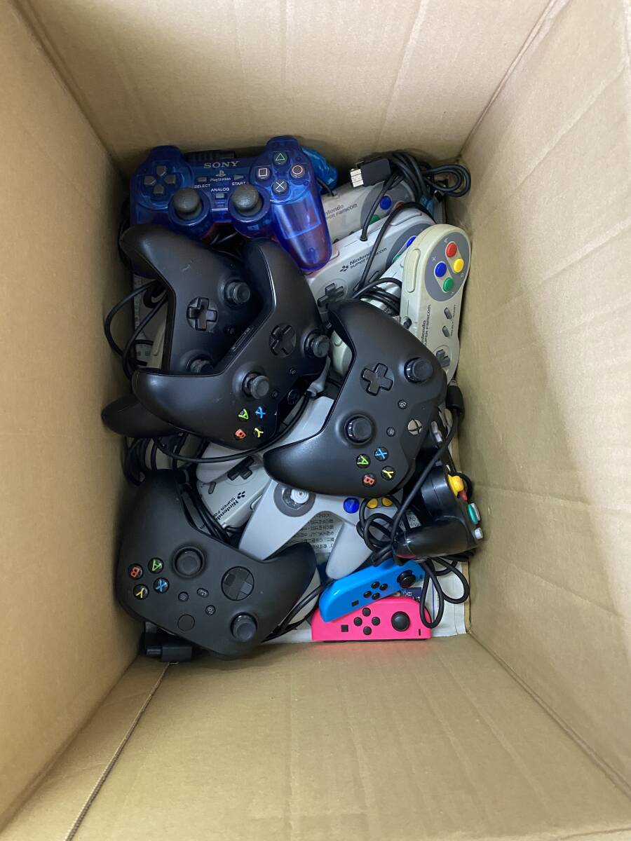 PS2/64/wii/SF/xbox/SEGA コントローラー 約30個 まとめ売り 動作未確認 ジャンク プレイステーション2【y3-189/0/0】