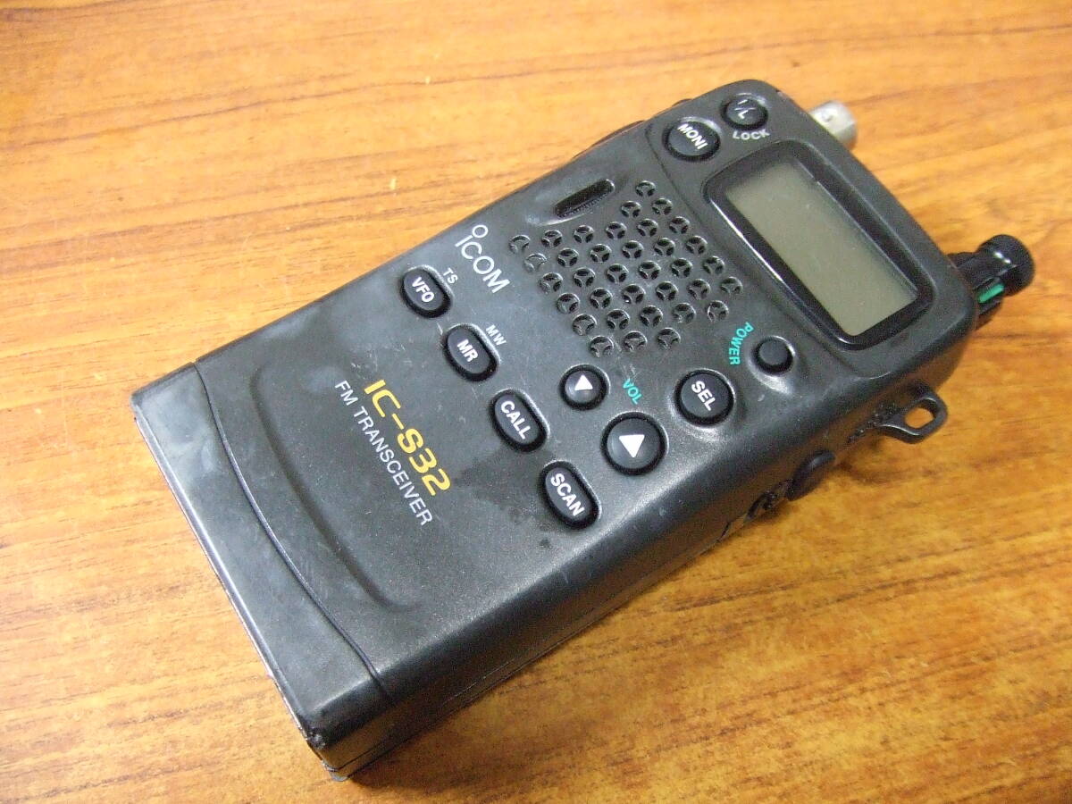 U888 ICOM 430MHz FM ハンディ機 IC-S32 トランシーバー 中古 本体　未確認 現状　ジャンク