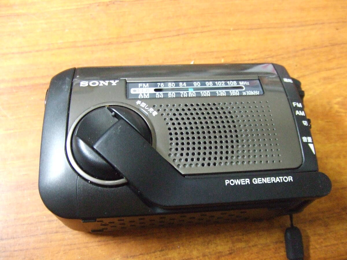 U895 ジャンク 防災ラジオ　ソニー/SONY ICF-B99 AM/FM 手回し充電 ライト 中古 本体