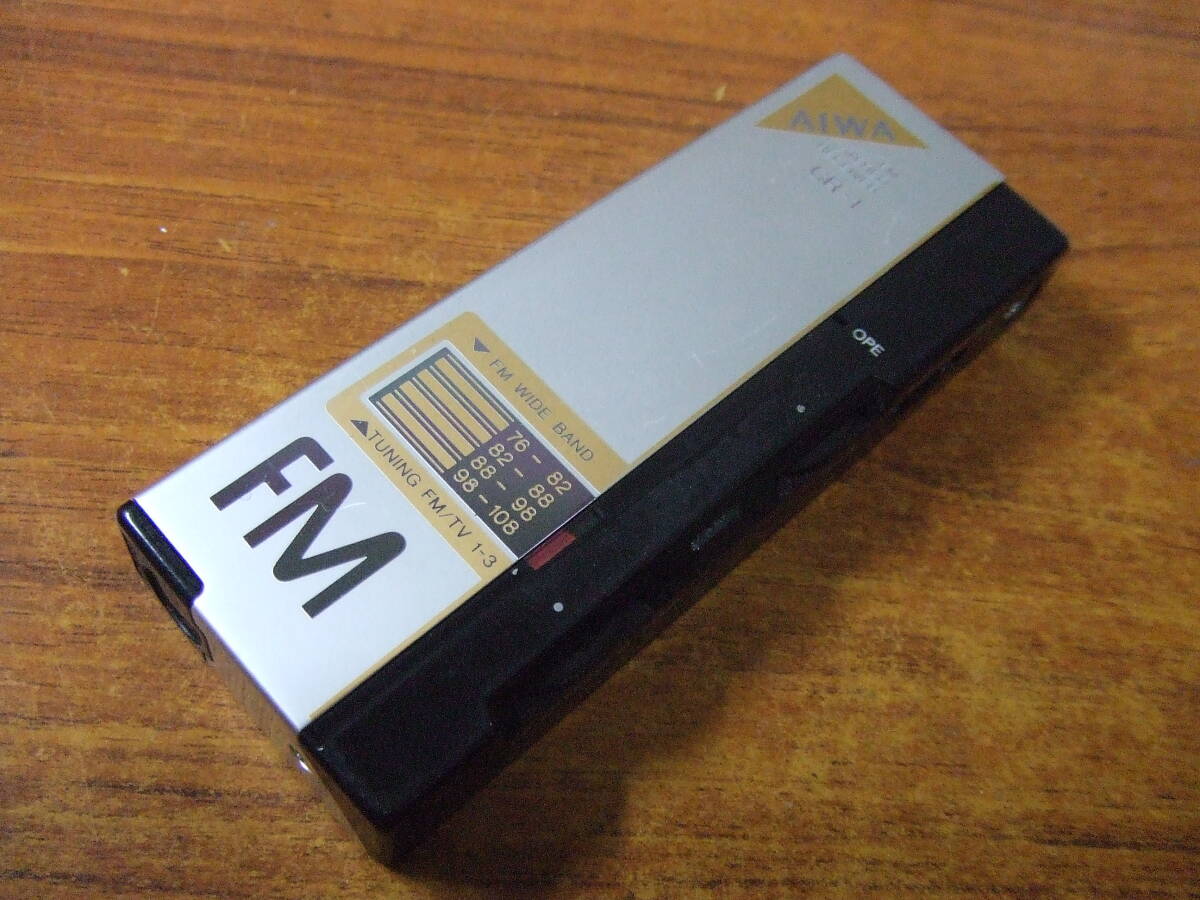V80　希少！ジャンク　AIWA アイワ FMステレオレシーバーCR-1 ポケットラジオ　中古　本体