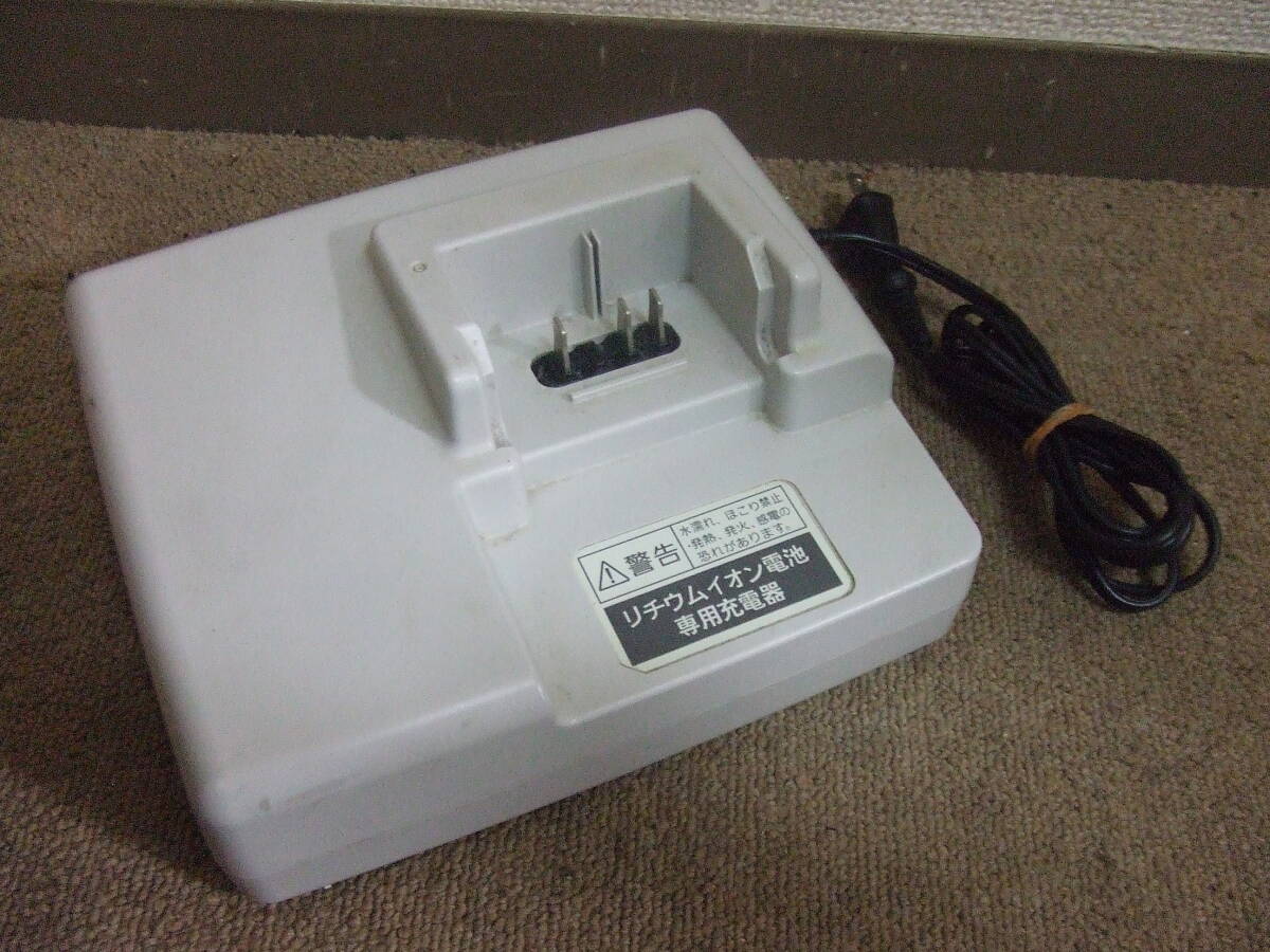 V85 パナソニック 電動自転車用バッテリー充電器 NKJ062 中古 本体