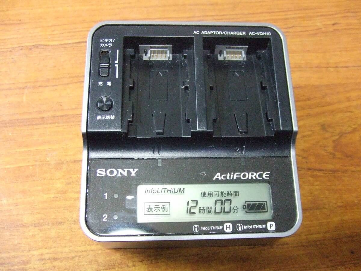 V98 ソニー/SONY AC-VQH10 バッテリー充電器 チャージャー　中古　本体