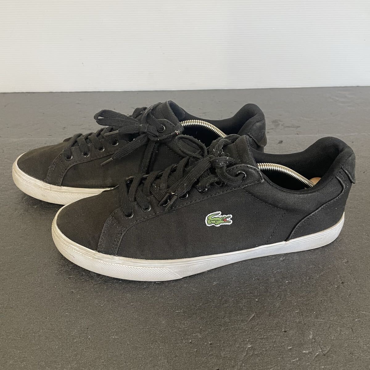 LACOSTE ラコステ ローカットスニーカー スニーカー 黒　サイズEUR43 27cm相当