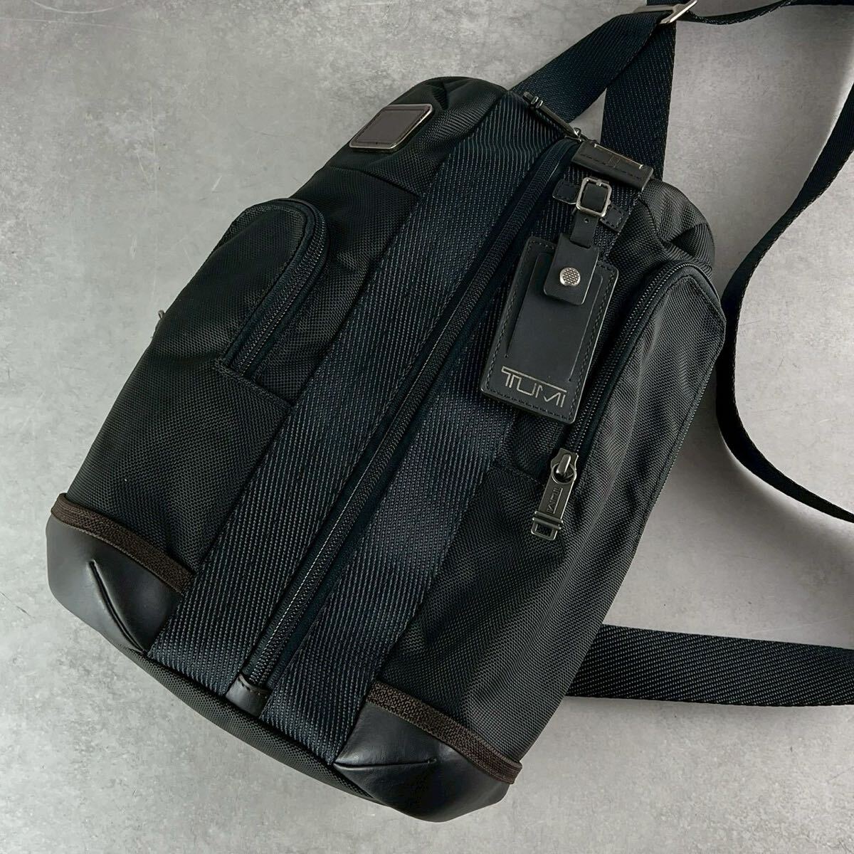 美品◆TUMI スリングバッグ ボディ ショルダー クロスボディ 斜め掛け バリスティックナイロン レザー ブラック 黒 ブラウン メンズ トゥミ