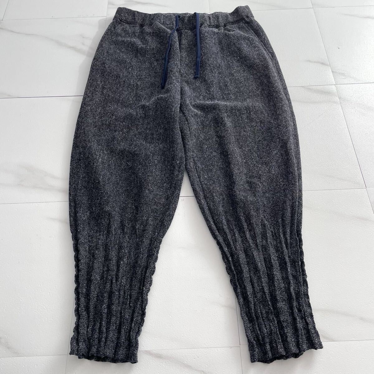 極美品 19SS◆ISSEY MIYAKE MEN ニットイージーパンツ ドロスト 絞り加工 プリーツ加工 グレー系 ネイビー系 3 L相当 イッセイミヤケメン