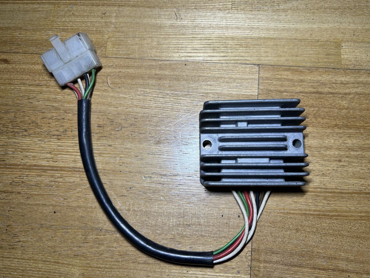 YAMAHA XJ550 4V8 レギュレーター 純正 美品 XJ400 XJ650 XJ600 XJ750 XJ900 旧車