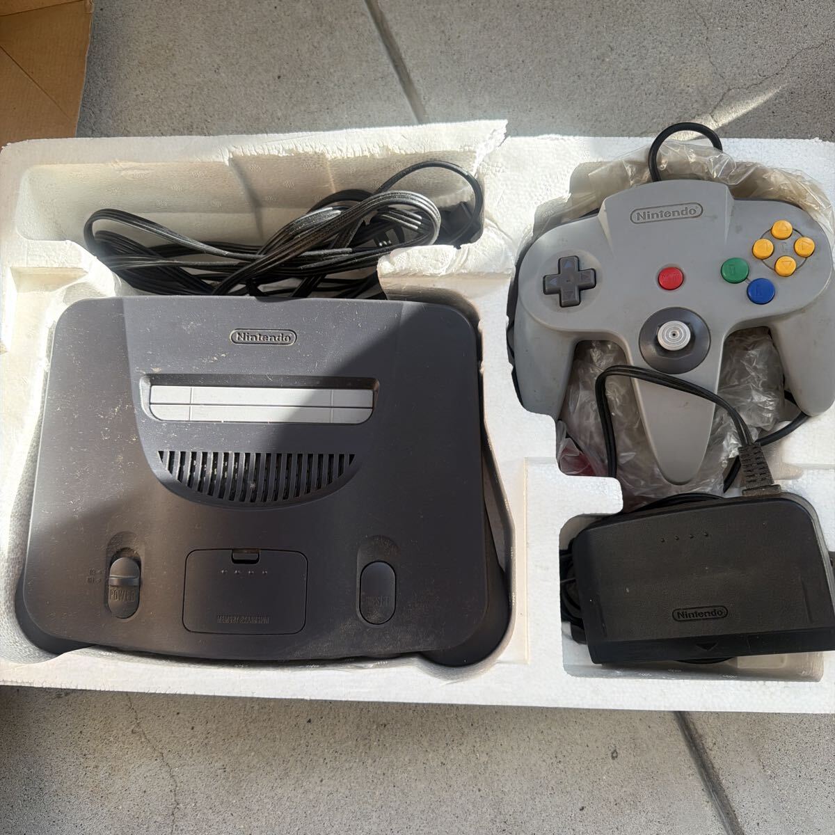 【中古】ニンテンドウ64 ブラック コントローラー Nintendo64 