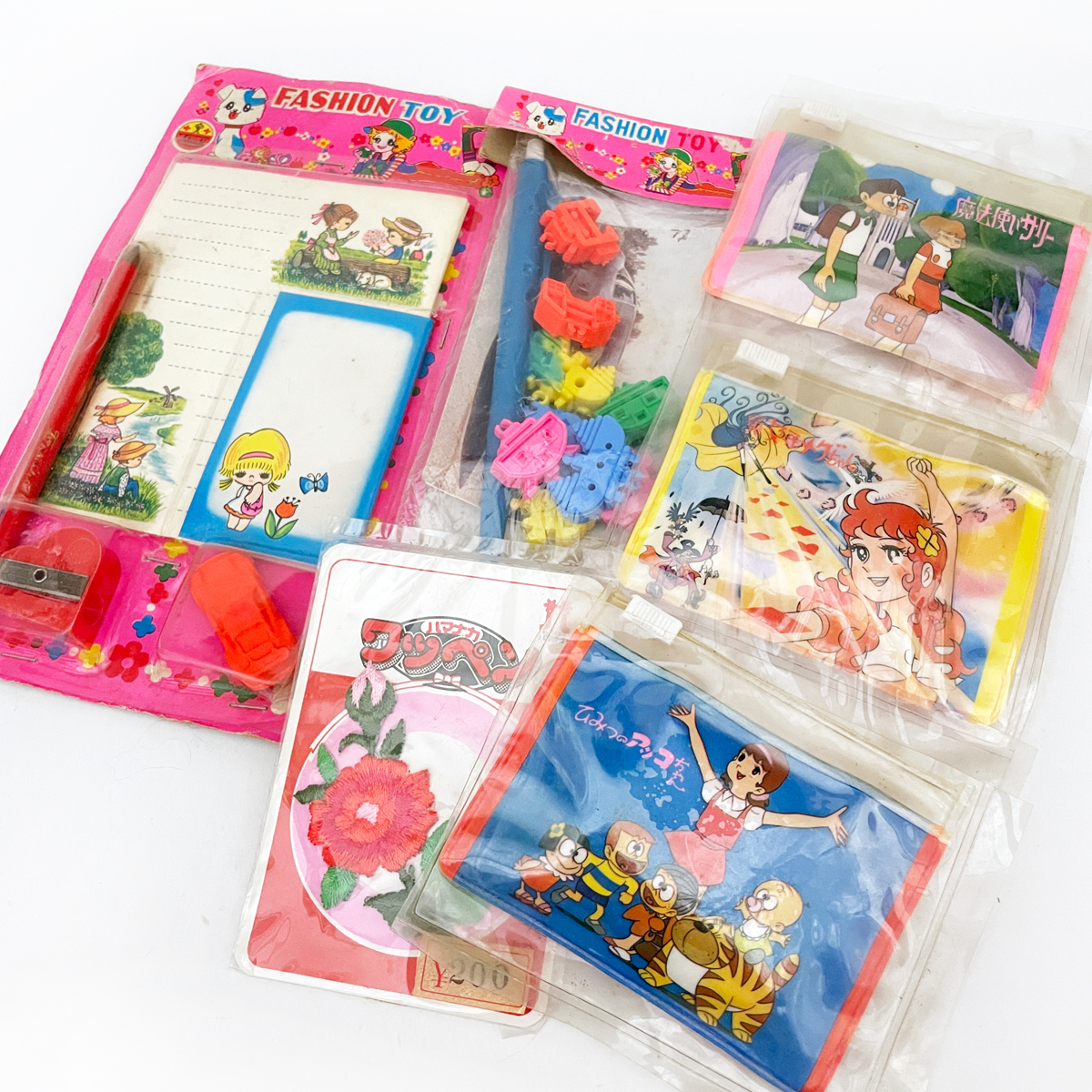 当時物！ファッショントイ（メモ帳、ペンなど）＆ワッペン＆ビニールポーチ（サリー、メグちゃん、アッコちゃん）/昭和レトロ/駄菓子