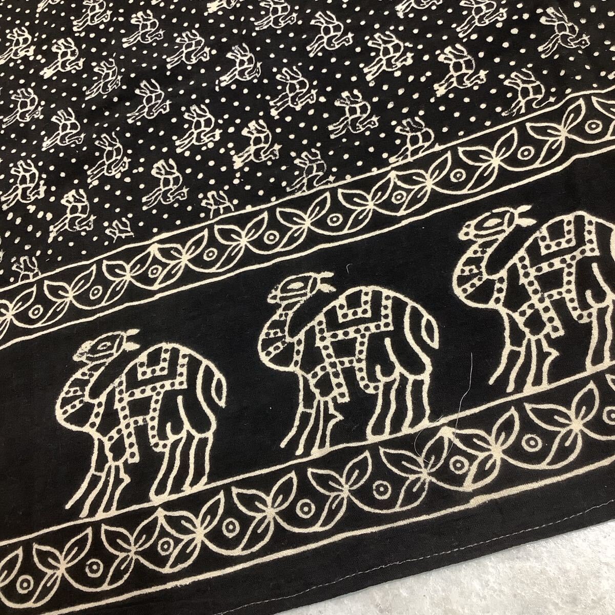 ◆古布前掛け専門屋◆バティック◆木綿◆2m20cm×1m46cm◆藍無地風呂敷刺子絣縞型染布団側裂織筒描き襤褸野良着半纏BORO