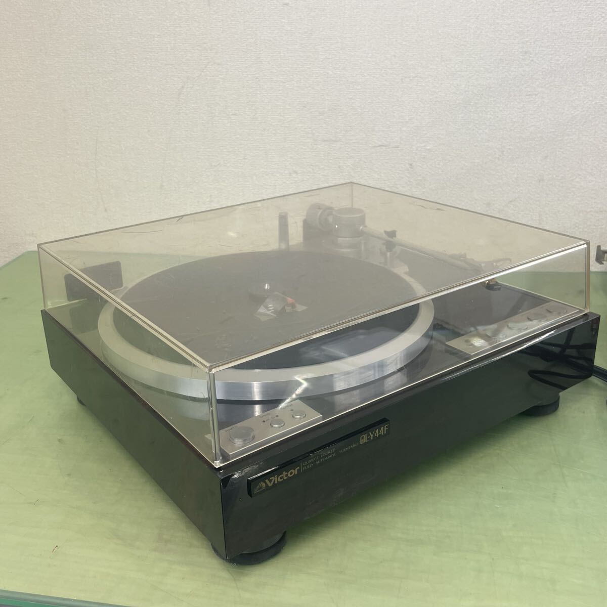 ●4 VICTOR ビクター QL-Y44 レコードプレーヤー・通電のみ確認済 ジャンク品