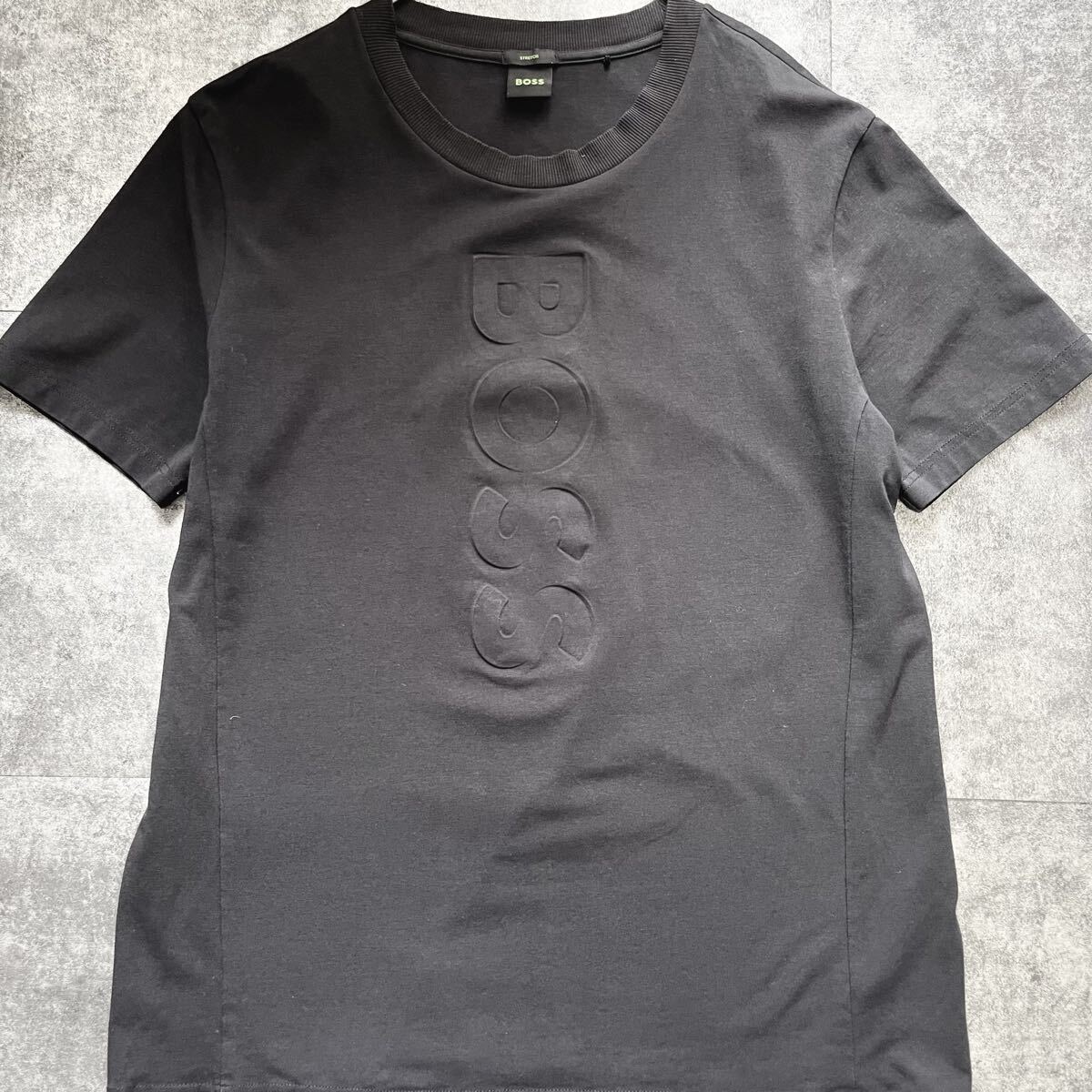 極美品/Lサイズ◎ヒューゴボス HUGO BOSS エンボスロゴ 半袖Tシャツ カットソー バックプリント クルーネック ストレッチ ブラック メンズ