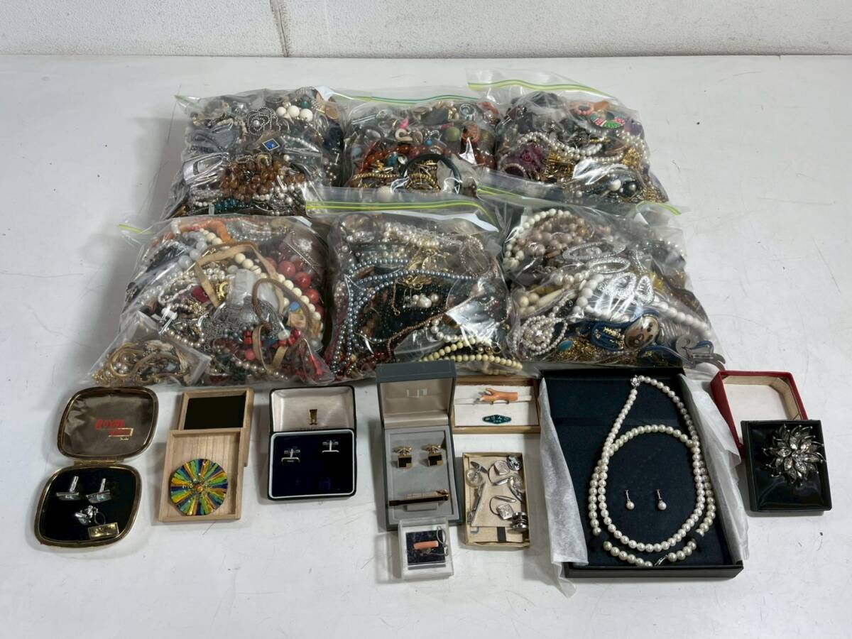 a710【ジャンク】アクセサリー まとめ② イミテーション 指輪 ネックレス ピアス ネクタイピン ブローチ 和珠本真珠 など 約20キロ