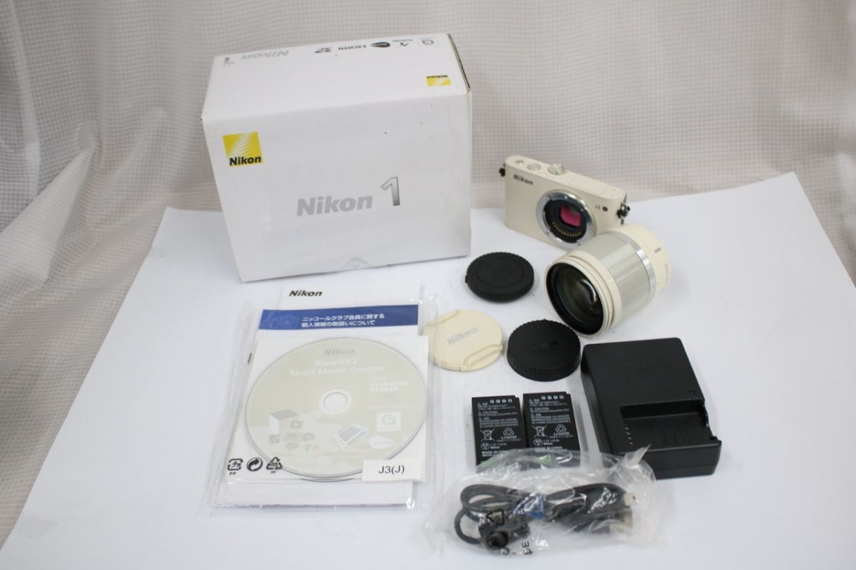 【返品保証】 【元箱付き】ニコン Nikon 1 J3 ベージュ 1NIKKOR 10-100mm F4-5.6 VR ミラーレス一眼 e11652