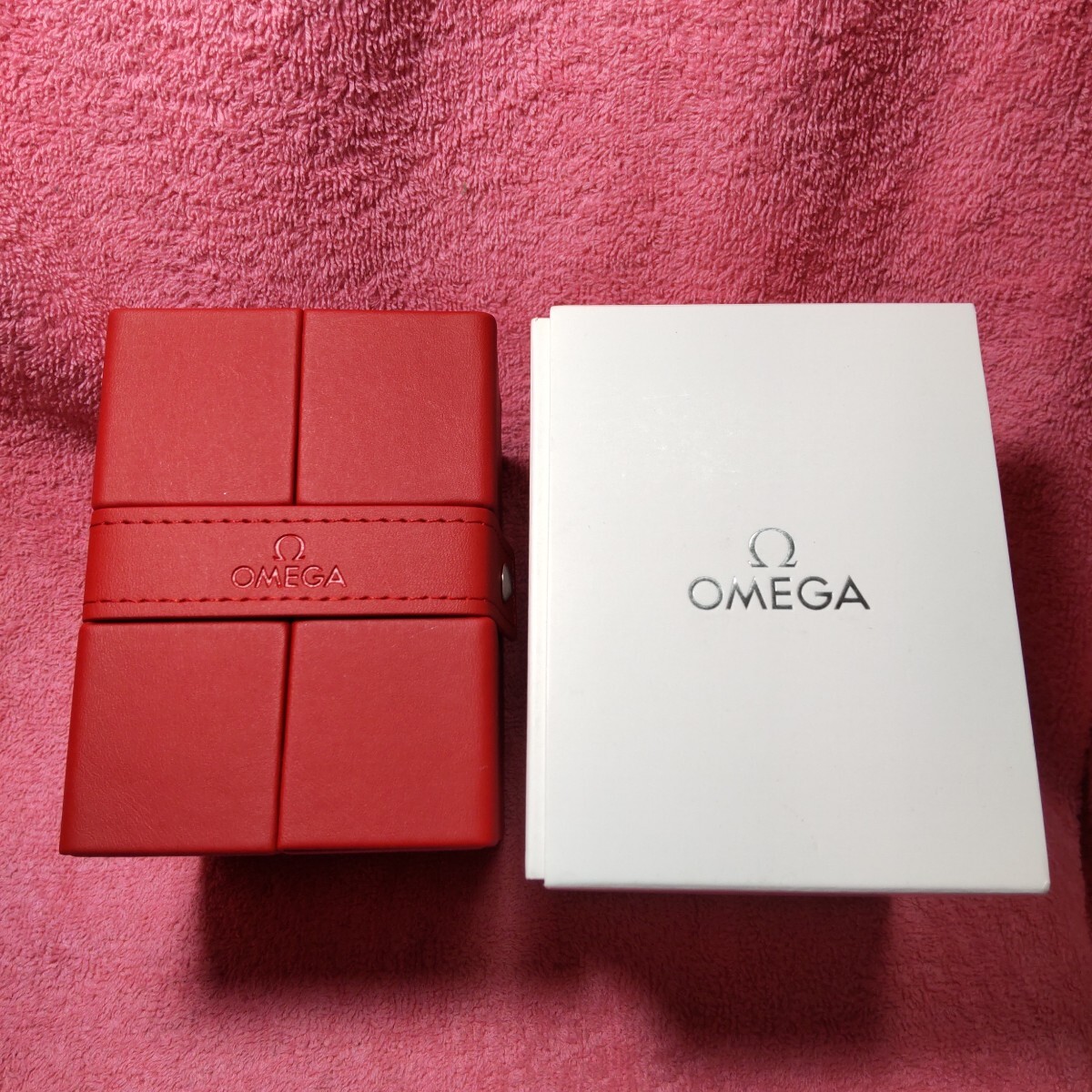 OMEGA Ω オメガ 時計 ケース 携帯 ポーチ ソフト 箱 ボックス BOX 保護 収納 持運び トラベル 赤 red 非売品 観音開き type 未使用 02