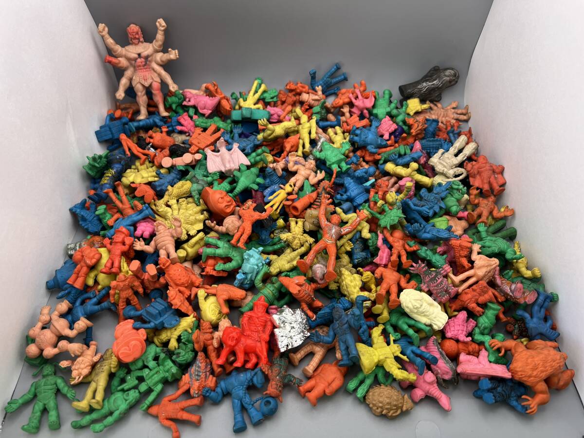 N11☆ 約1.8kg 消しゴム 大量 キン消し ウルトラマン キン肉マン など まとめ売り 当時物 キャラクター 円谷プロ 昭和レトロ 現状渡し 1円