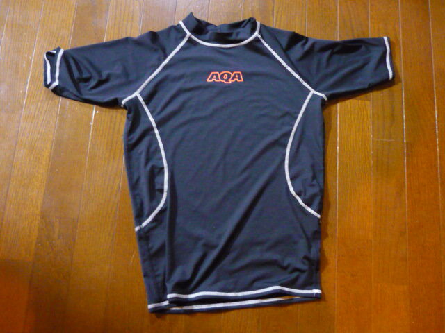 AQA　ラッシュガード　M　美品