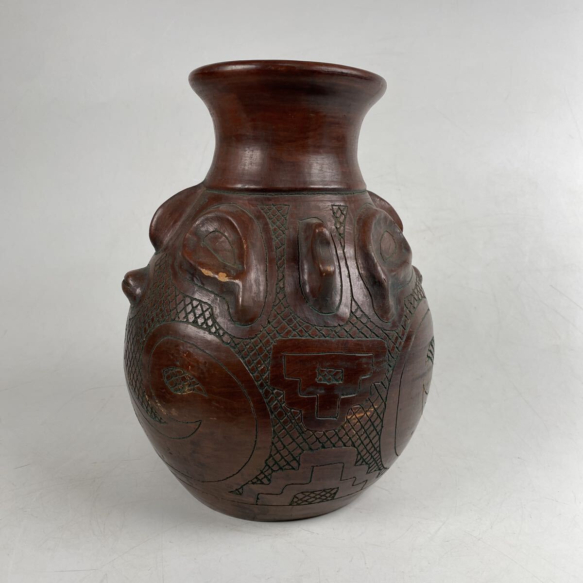 希少 珍品 陶器 ブラジルの花瓶 マラジョアラ テラコッタ 土器 花器 花入 民藝 細密彫刻 壺 骨董品 古美術品 時代 高さ24.5cm【41】