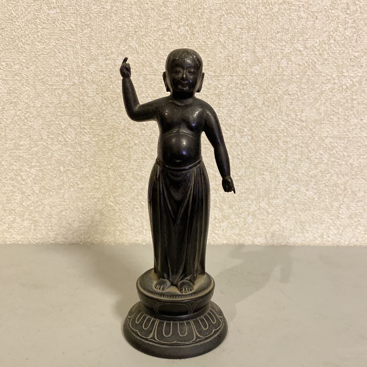 仏教美術 銅製 誕生仏 中国古玩 時代 唐物 骨董品 古美術品 仏像 佛像 寺院 仏閣 古銅 細密彫刻 高さ17.5cm 横7.5cm【42】