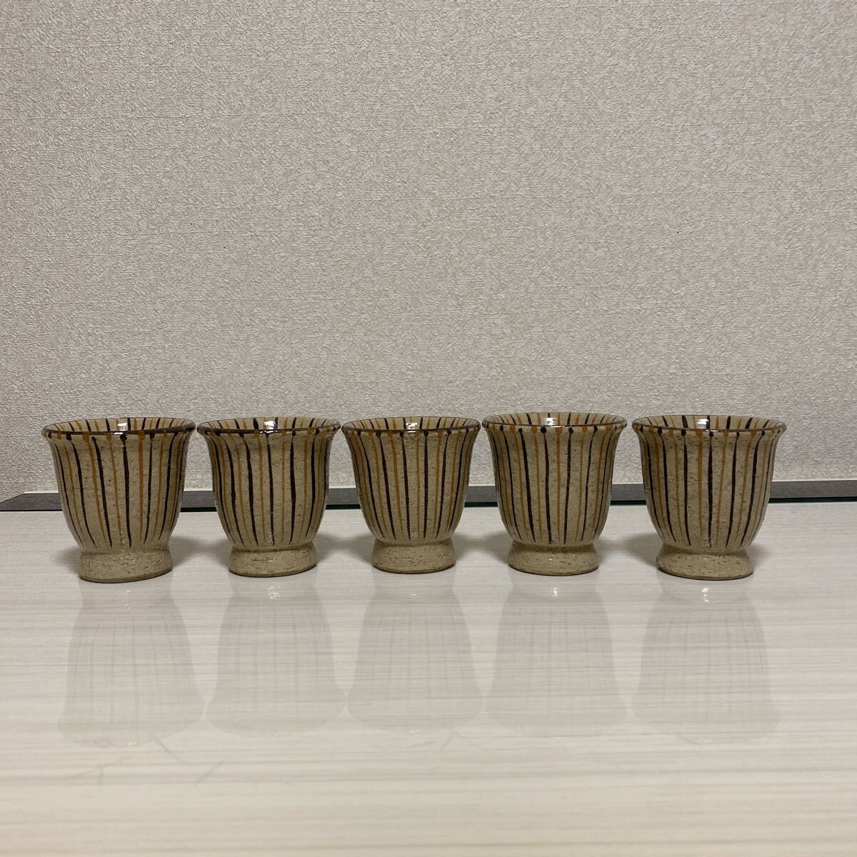 瀬戸焼　麦藁手　湯呑　五客　湯呑み　盃　酒器　茶器　茶道具　煎茶　麦わら　古瀬戸　黄瀬戸 骨董品　古美術品　高さ7.8cm 横7.8cm【43】