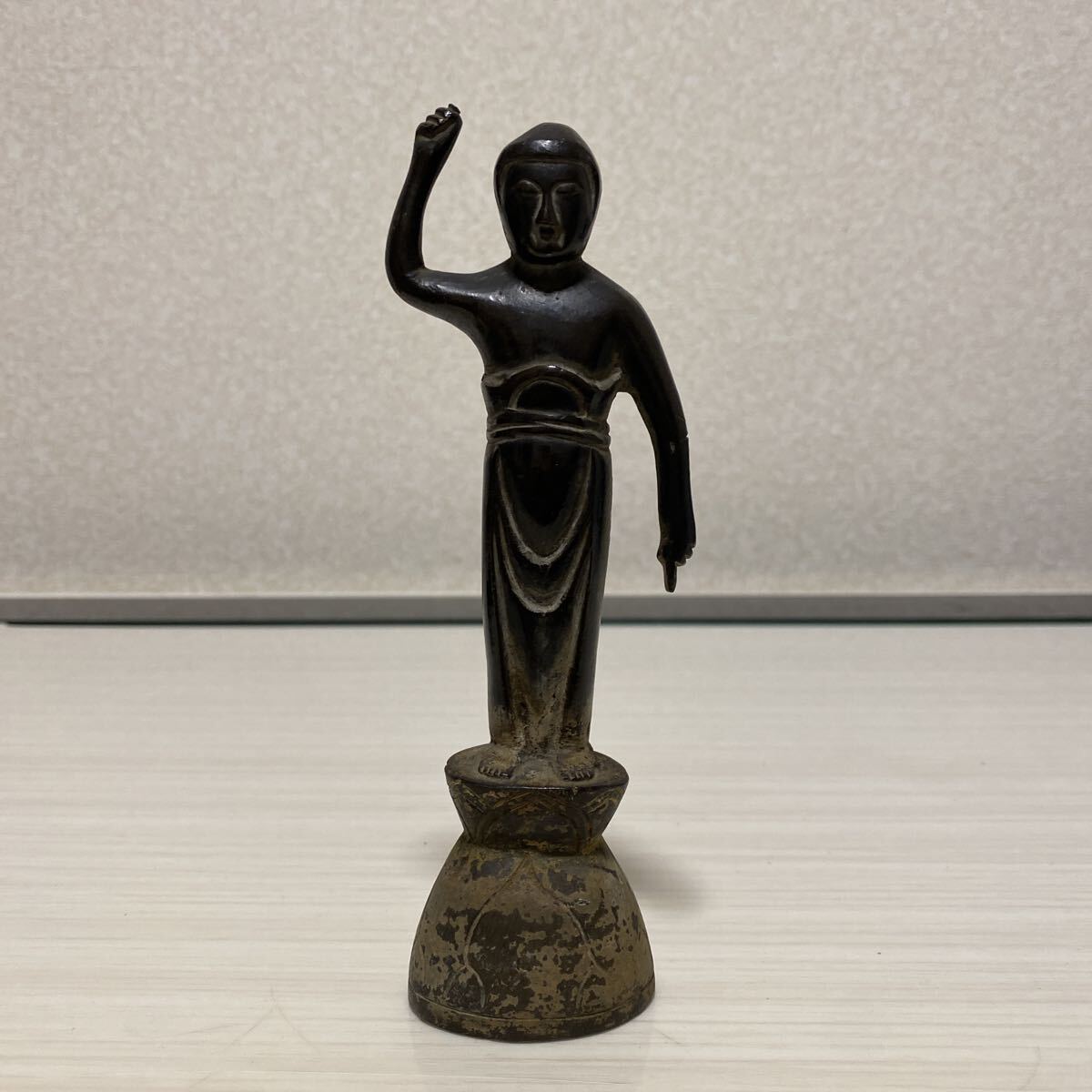 仏教美術 古銅 銅製 誕生仏 釈迦誕生仏 時代 唐物 仏像 佛像 寺院 仏閣 骨董品 古美術品 中国古玩 置物 オブジェ 高さ17cm【49】