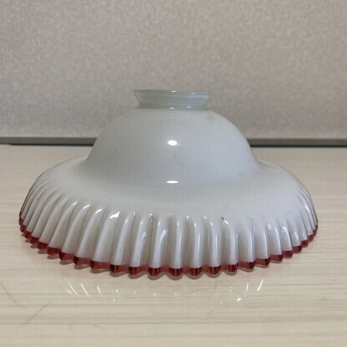 昭和レトロ 電傘 ランプシェード 電笠 照明 アンティーク フリル レトロ ガラス 大正ロマン ウラン 乳白 和ガラス 硝子 骨董品【49】