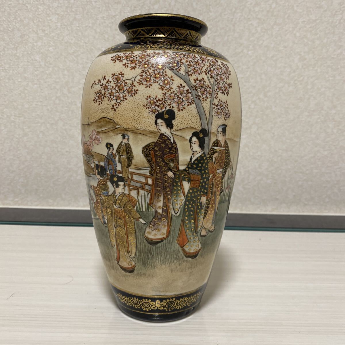 薩摩焼　瑠璃釉　金彩　花鳥　美人　花瓶　金光山　壺　壷　花入　細密絵付　古薩摩　時代　瑠璃　骨董品　古美術品　高さ22cm【417】