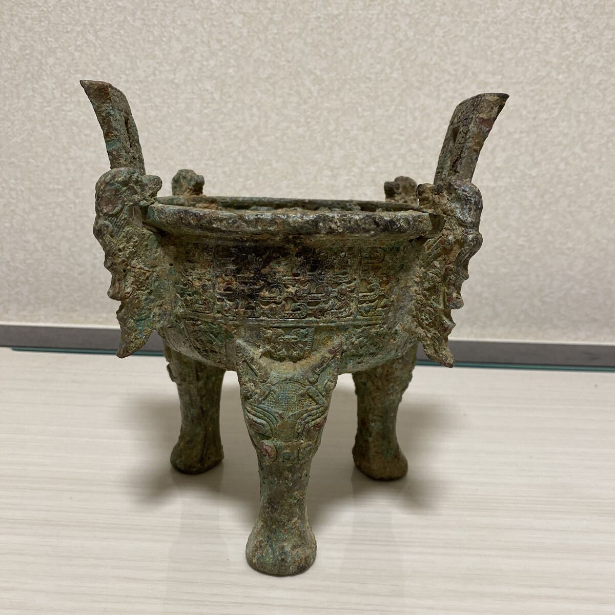 旧家整理品 中国古美術 青銅 饕餮紋 耳付 三足 香炉 香爐 茶道具 煎茶 時代 唐物 骨董品 古美術品 中国古玩 高さ19.3cm【417】