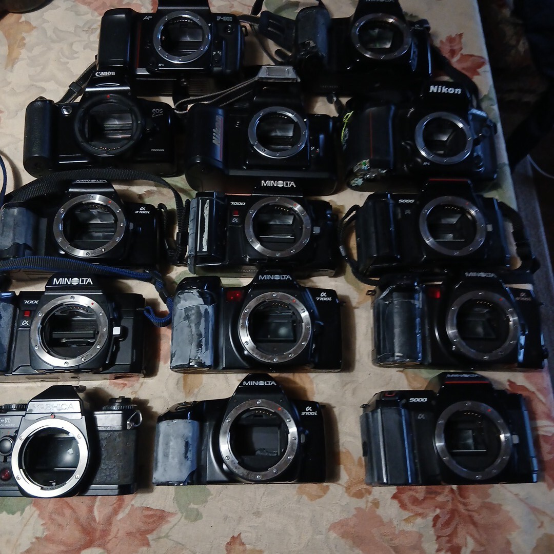 C940 沢山の色々な　一眼レフ　フィルムカメラ　NIKON Canon MINOLTA YASHICA 部品取り　ジャンク扱いにて