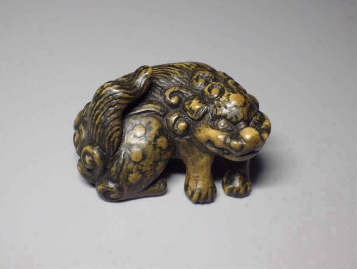 木彫 唐獅子. 根付